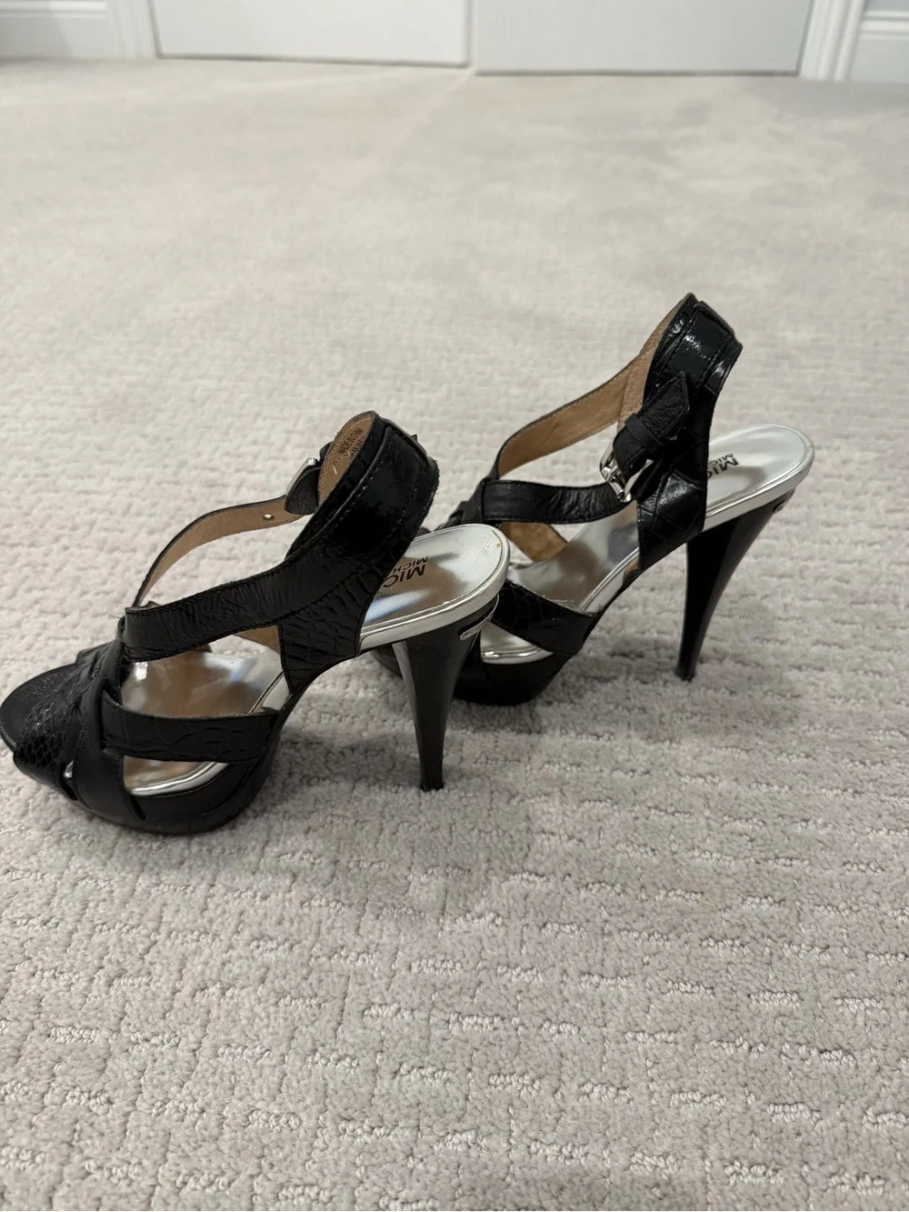 2009 Michael Kors Niki Gladiator Platform Sandal in Black - size 5.5